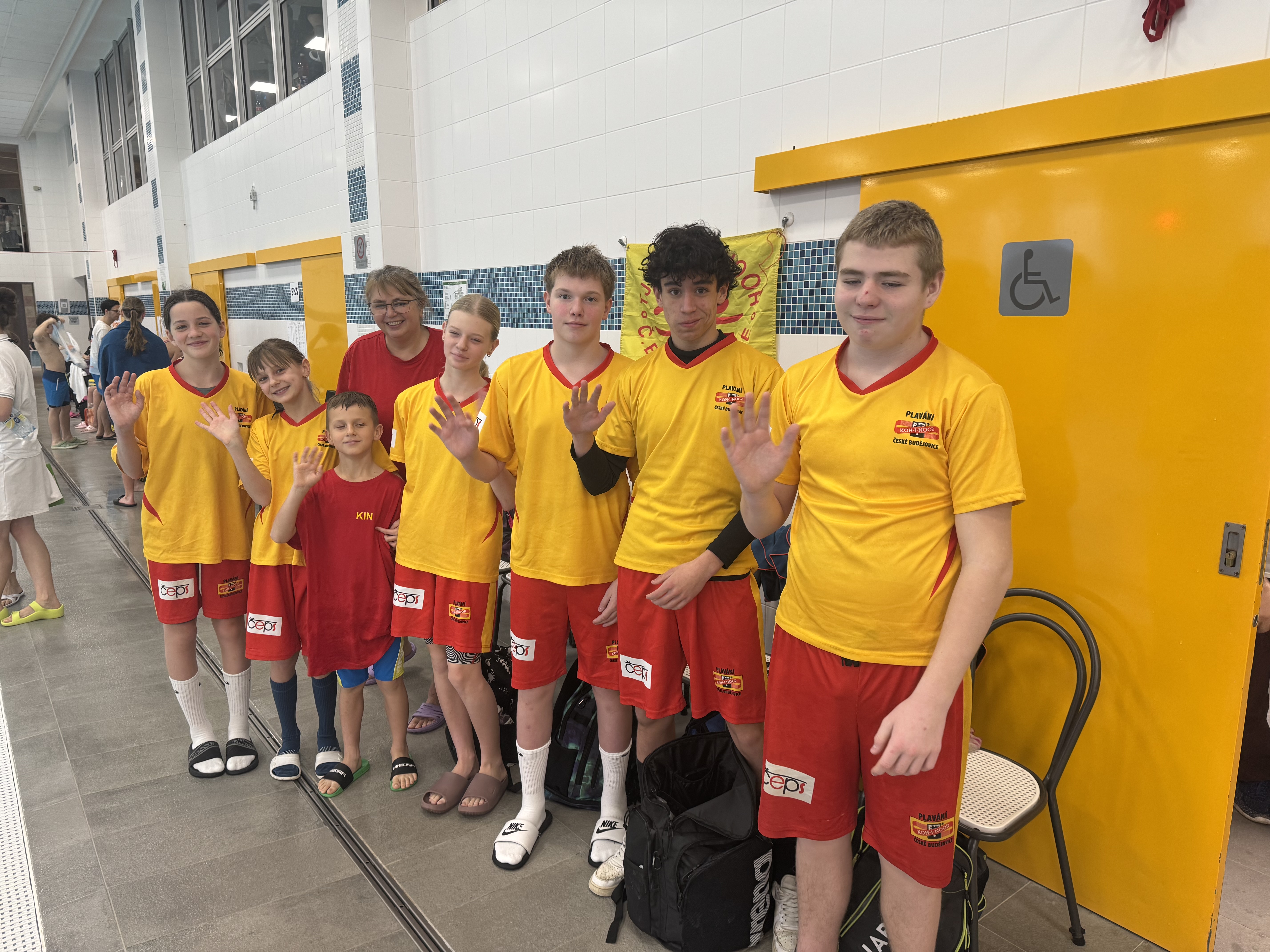 Plavci TJ KIN při závodě